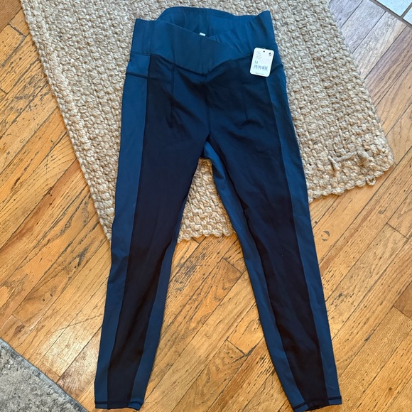 FP Movement by Free People Pants - NWT FP Movement by Free People Never Better 7/8 leggings size: Medium